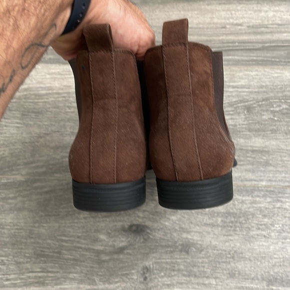 New Chelsea boots men. Size is 8.5 but is like a 9 .  Brand:ASOS - Picture 5 of 6